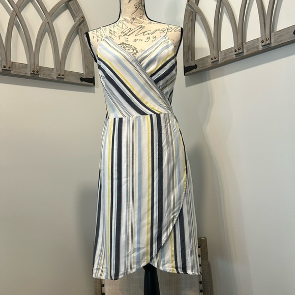 LOFT Dresses & Skirts - LOFT Striped Wrap Dress Adjustable Spaghetti Straps V-Neck Size 6P